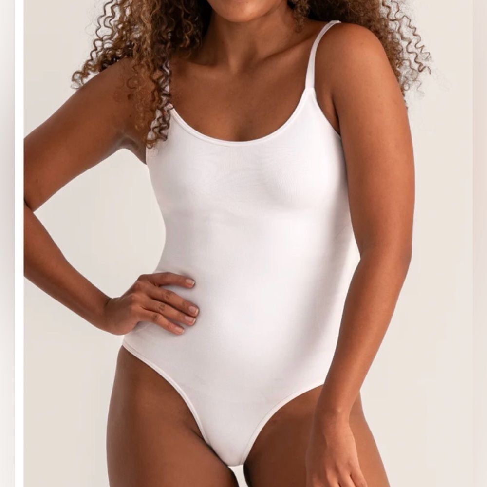 Shapermint Essential White Scoop Neck Bodysuit(Size Medium)